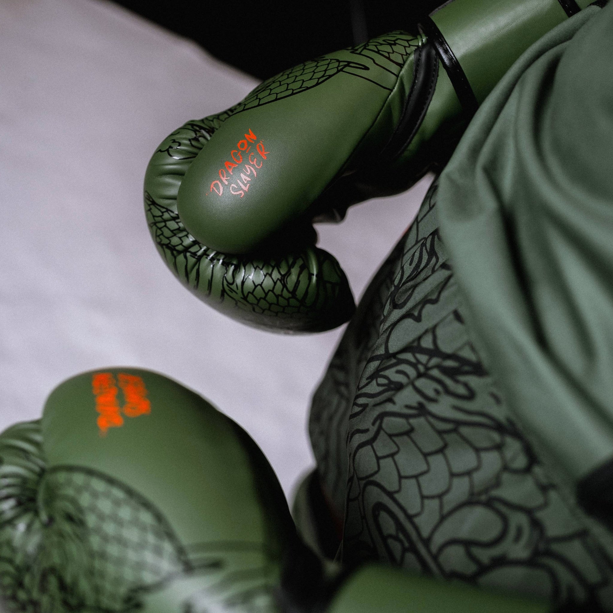 Fumetsu-Dragon-Slayer-Boxing-Gloves-Khaki-Close