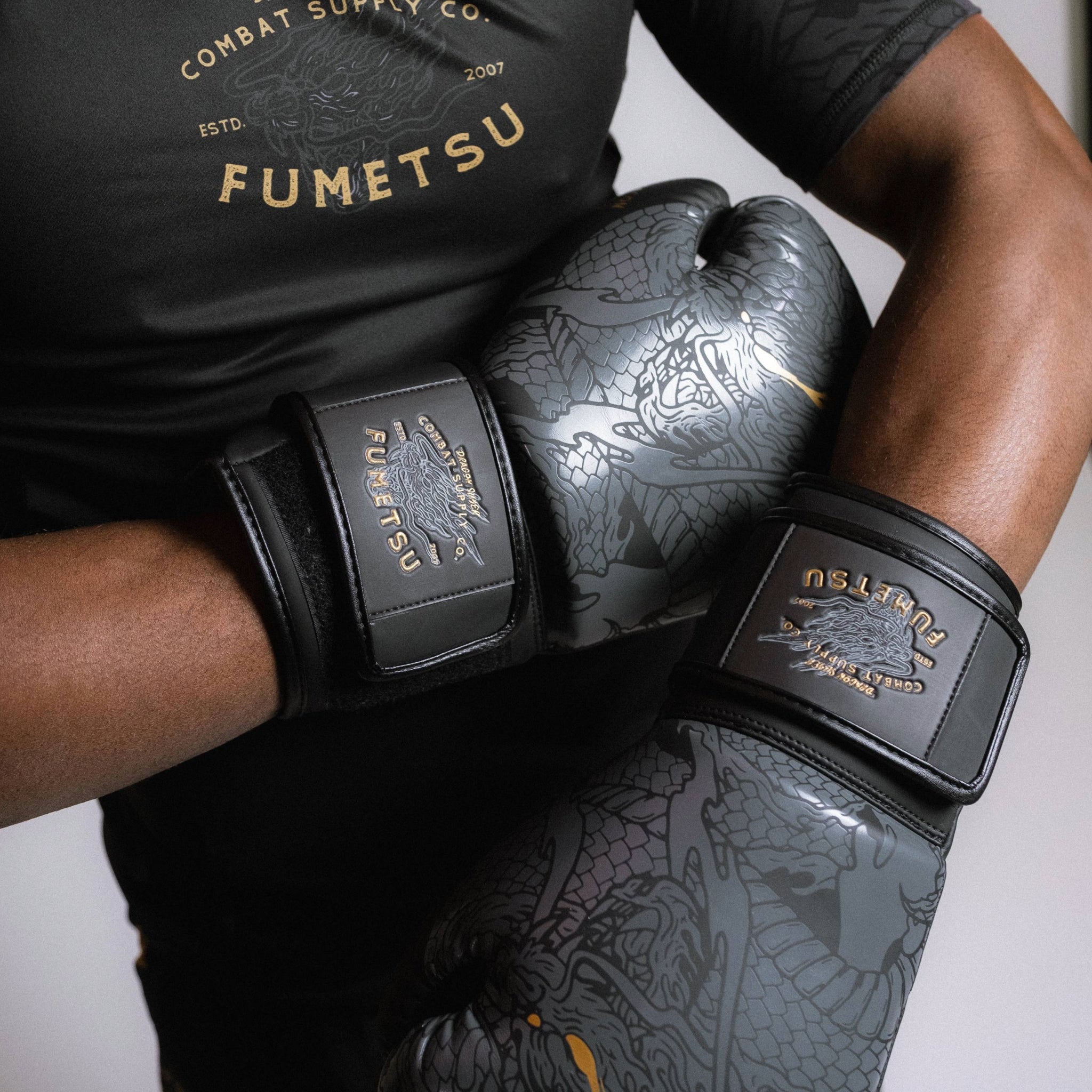 Boxing Slayer Dragon Slayer Boxing Gloves Black/Gold from Fumetsu